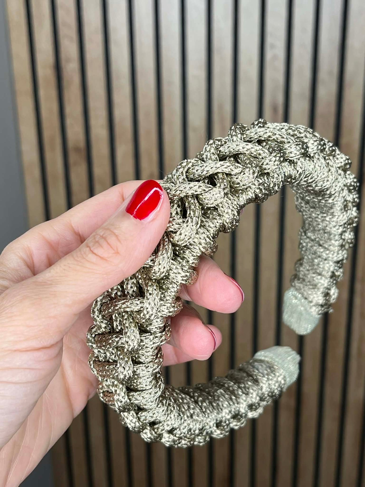 Cerchietto in macramè AURA