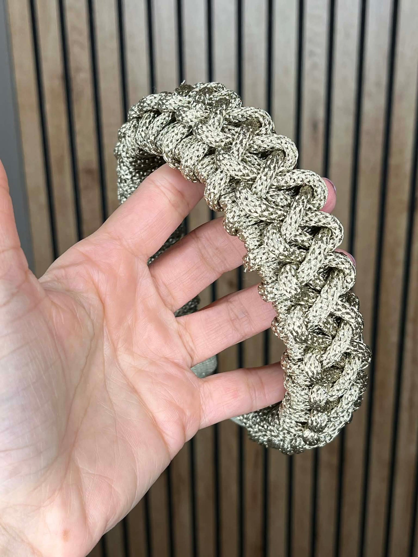 Cerchietto in macramè AURA